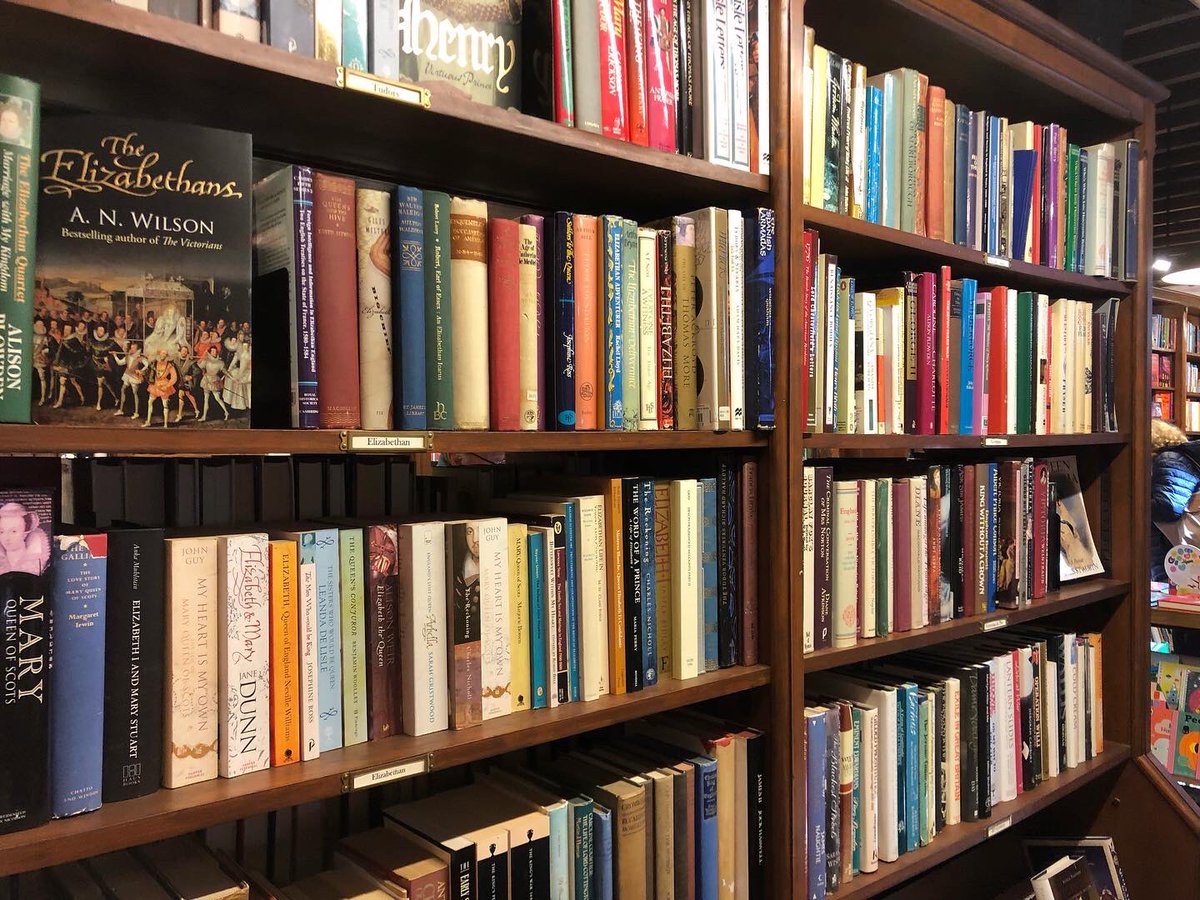 LynnsWaffles's tweet photo. Booths Bookshop, 3 floors.
Had to revisit this spectacular book shop again today &amp; been really good &amp; just bought 2 books!😄📚📚📚📚📚 #HayOnWye is Bookshop heaven there are so many!!!
#BoothsBookshop #Books #Bookshop #Reading #Powys #Wales #RichardBooth #History https://t.co/GgU6cDA0H2
