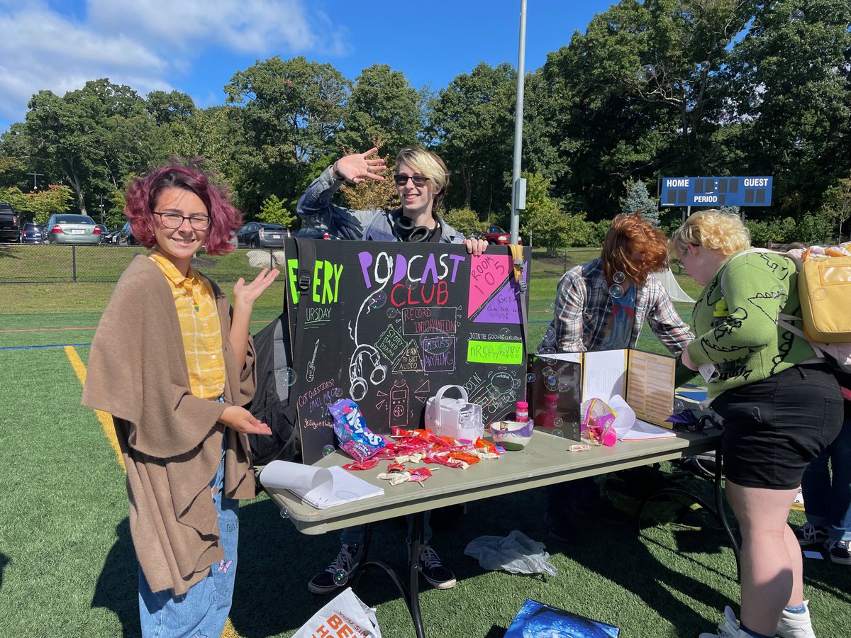 FranklinHSAP's tweet photo. Fantastic Club Fair today with 50+ clubs represented!  #GetInvolved https://t.co/oTGtMURmKE