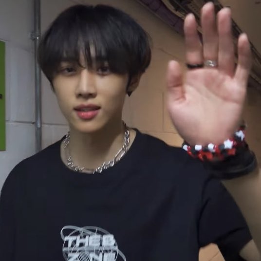 ultkevv's tweet photo. sunwoo wearing TWO of my bracelets in the new london tour vlog😭😭😭😭😭😭😭😭😭😭😭😭 https://t.co/Zd67uPexDM