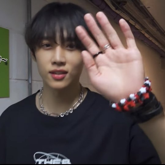 ultkevv's tweet photo. sunwoo wearing TWO of my bracelets in the new london tour vlog😭😭😭😭😭😭😭😭😭😭😭😭 https://t.co/Zd67uPexDM