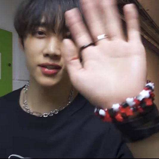 ultkevv's tweet photo. sunwoo wearing TWO of my bracelets in the new london tour vlog😭😭😭😭😭😭😭😭😭😭😭😭 https://t.co/Zd67uPexDM