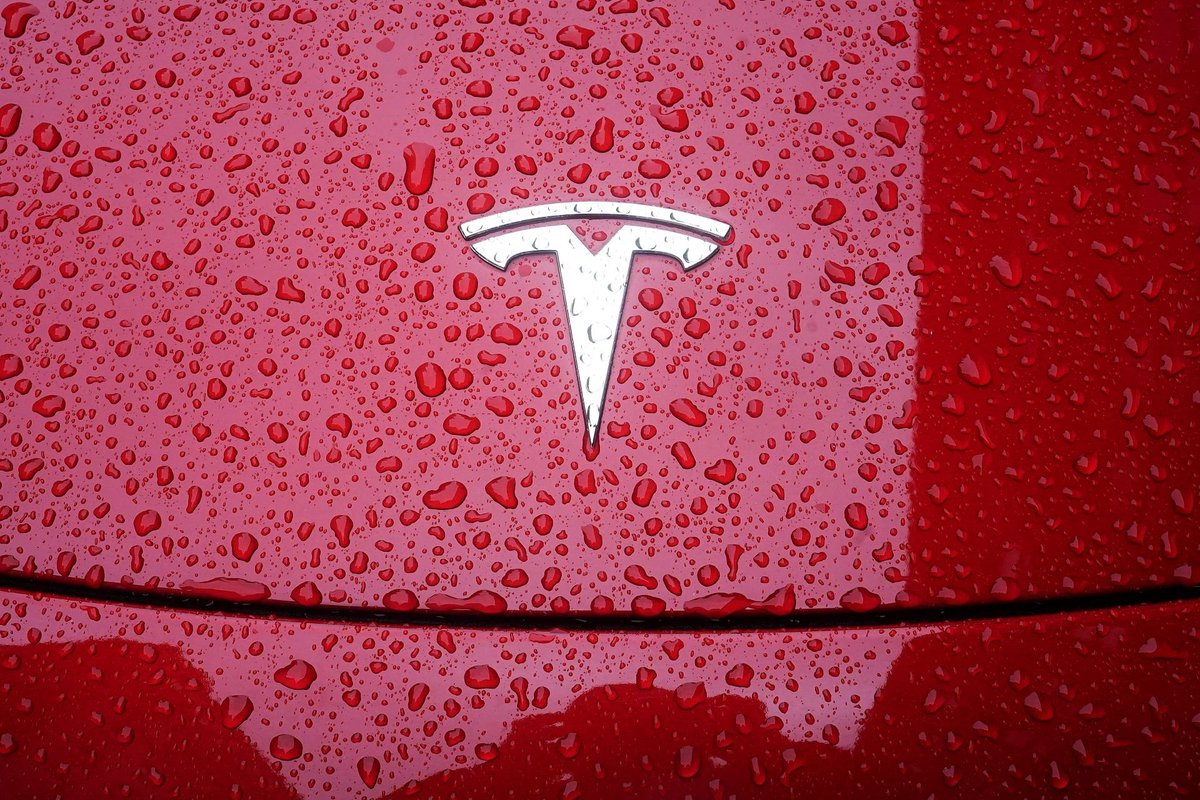NoticentroE's tweet photo. Tesla llama a revisión a casi 1,1 millones de vehículos en EEUU por software de ventanilla: https://t.co/rnWqYMfGTT

#NotiCentroExpress #Negocios #Tesla https://t.co/uAfb0uWPve