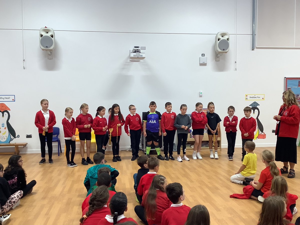 Ysgolcarreghir's tweet photo. Congratulations to our β¨Star Pupils β¨from Y4, 5 and 6! Lovely to see lots of enthusiastic cricketers as well π #allstars #dynamocricket https://t.co/sBSdDNEpuA
