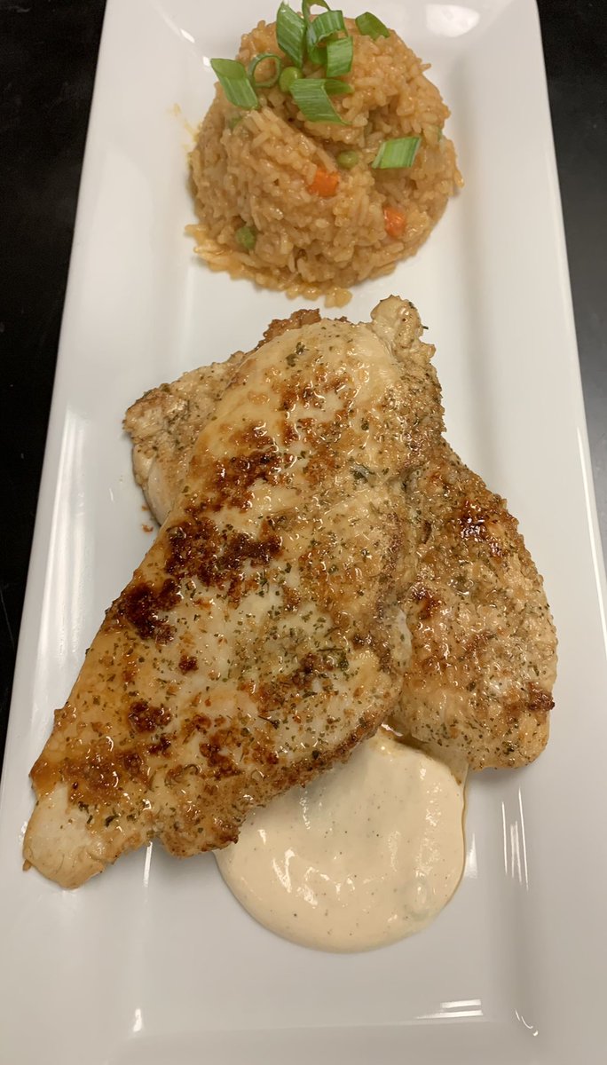 Advanced class working on their demo projects. Gnocchi w/Spicy 🌶 sauce, 5 spiced chicken &amp; fried rice, Jerk Chicken &amp; Rice, Seared Chicken w/Spanish rice and Queso.