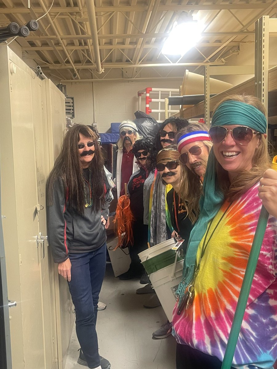 KevinJakub's tweet photo. Thank you to @mr_pichette &amp; Student Government for taking the lead on our pep rally today! Love hearing the @bbhmarchingbees any chance I get! https://t.co/gclRuXHlSI