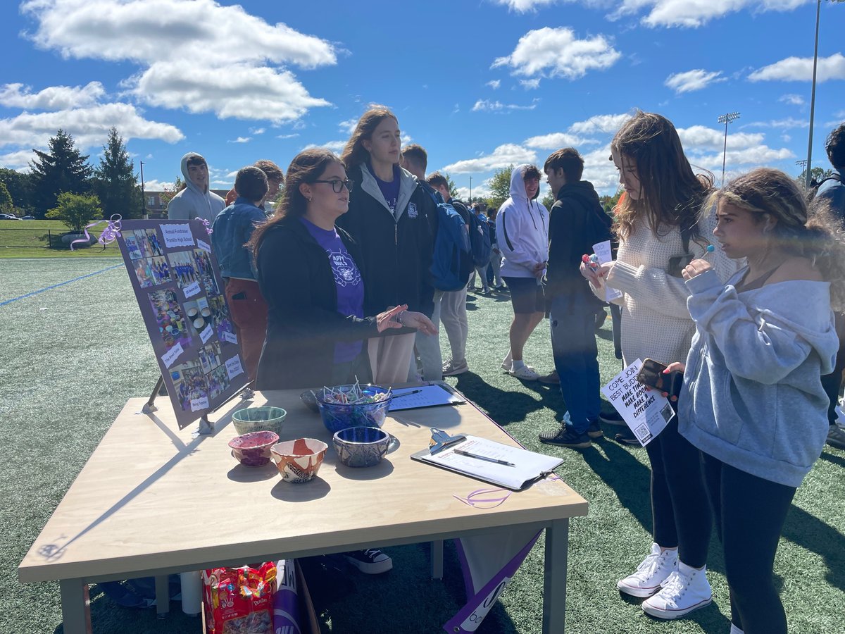 FranklinHSAP's tweet photo. Fantastic Club Fair today with 50+ clubs represented!  #GetInvolved https://t.co/oTGtMURmKE