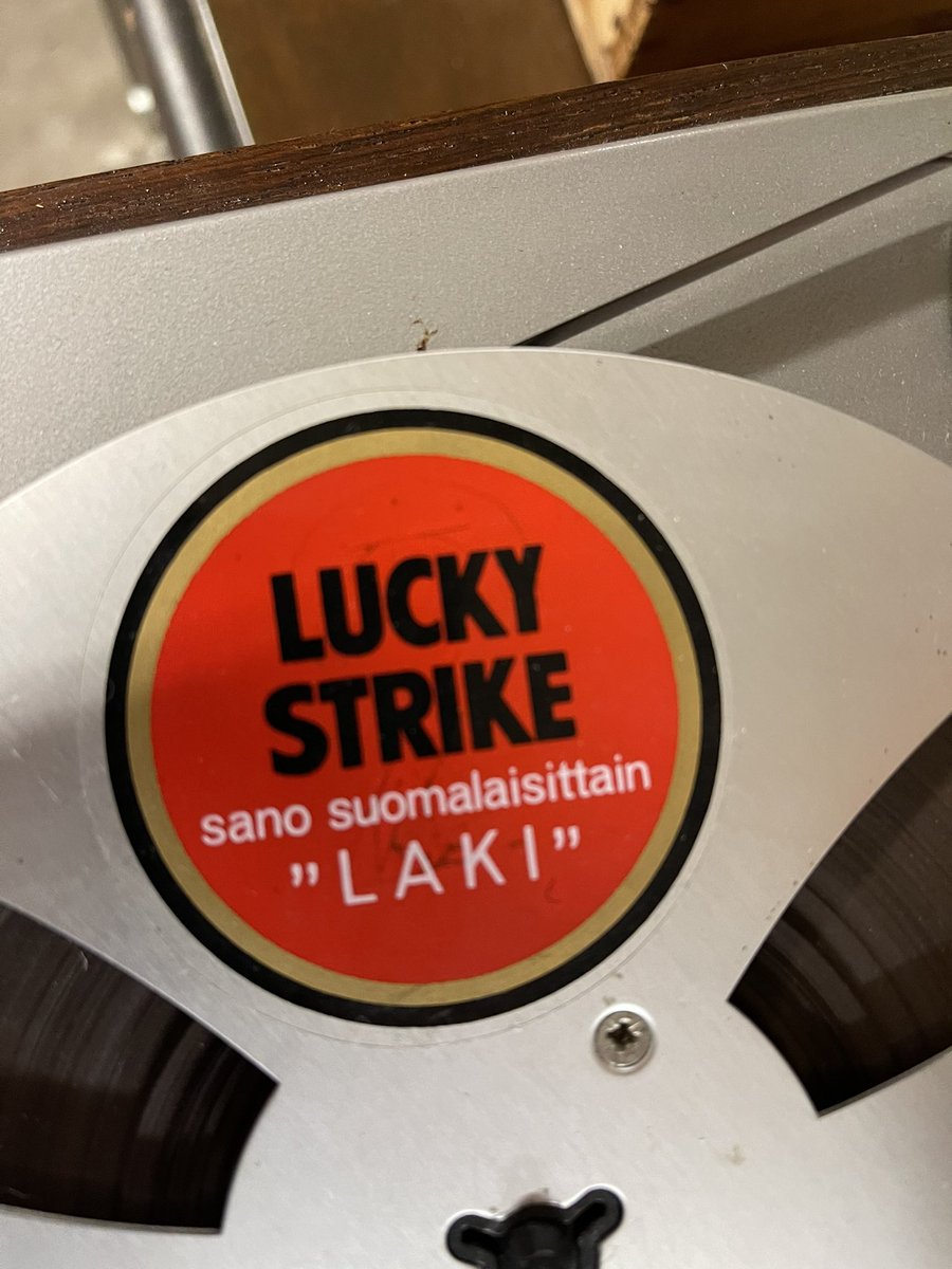 HELSINKI2NDHAND's tweet photo. Paljon tapahtumia ja säätöä tänään. Mainitsen ainoastaan tämän B&O kelanauhuriin aikanaan läntätyn stubangimInoksen. En halua edistää tupakointia, mutta onhan tämä nyt #retee. https://t.co/ahxQxa3hbp