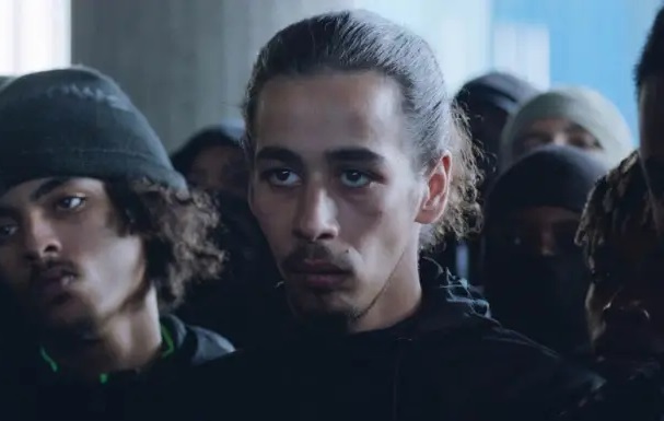 ATHENA also features a (literally) commanding turn by Sami Slimane, 19 years old at the time of filming, making the most riveting acting debut in recent memory. The whole cast is phenomenal, but this kid is the heart and soul of the picture. vulture.com/article/movie-…