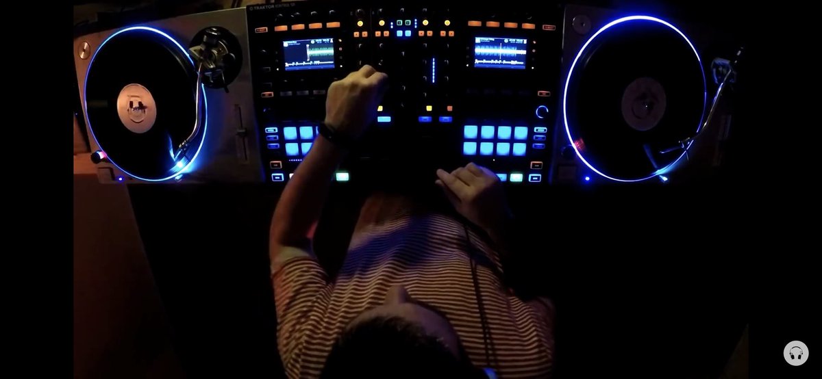 MixedChronical's tweet photo. 🔥🔥#deephouse mix from🔥🔥 @JoseRodenasDJ https://t.co/03FzBGROLC #dj #fulldjsets #housemix #deephousemusic https://t.co/gBLDCiOutU