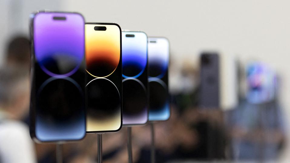 ForbesTech's tweet photo. Apple Loop: Apple Confirms iPhone 14 Pro Problems, iOS 16 Breaks FaceTime, Secret iPhone 14 Upgrade https://t.co/Uc8c2ApXFD https://t.co/T602vLZUKR