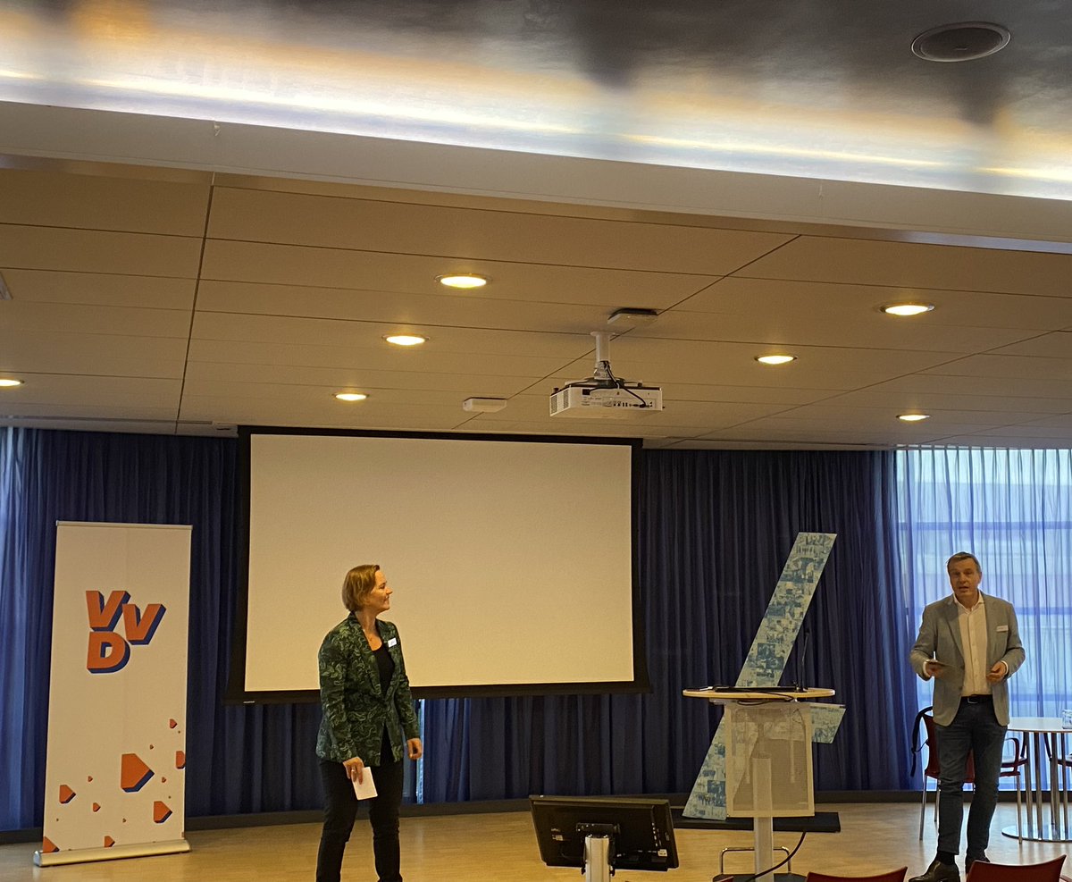 Vandaag in gesprek over innovaties in de zorg en hoe de landelijke politiek hierbij kan ondersteunen samen met Tweede Kamerleden <a href="/JudithTielenVVD/">Judith Tielen</a>  en <a href="/jacquelinevdhil/">Jacqueline van den Hil</a> en collega Doenja Beek en <a href="/PatriciaMaatman/">PatriciaMaatman</a> .