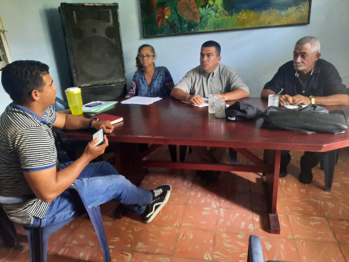 En este 23/09/2022 se efectúa talleres de tesis de la Maestría en Ciencias Penales y Criminologicas de la Universidad de Holguín en la casa social de la #UNJC  en #Holguin  candidatos oficiales del MININT,fiscales civiles y militares .#CubaqVotoSí  <a href="/DrRobertoMOjeda/">Dr. Roberto Morales Ojeda</a> <a href="/ErnestoSV8/">Ernesto Santiesteban Velázquez</a>