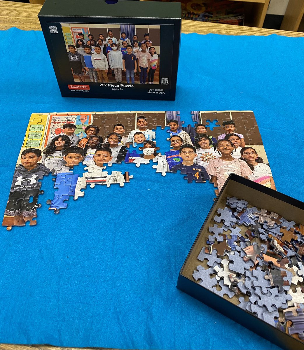Peterpanico's tweet image. #makermorning community building. class picture puzzle. Use @Shutterfly to upload any picture into a puzzle.  Great gift for holidays. #pdwithpetey