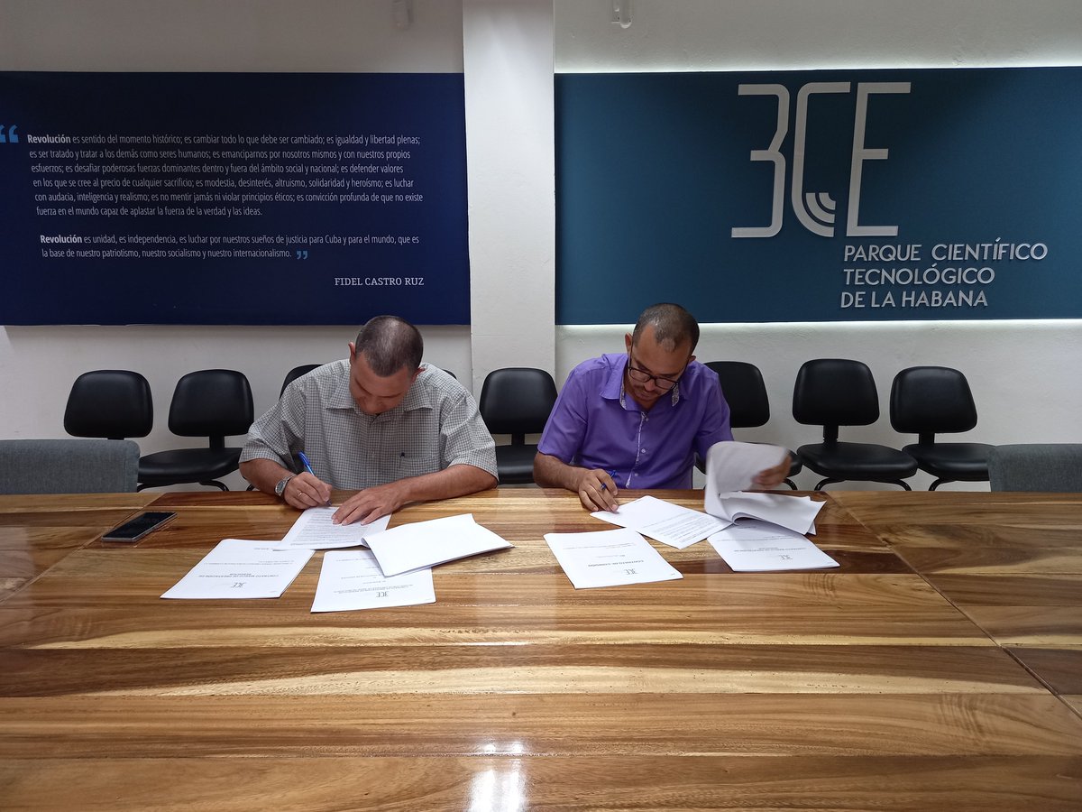 PCTHabana_3CE's tweet photo. En la tarde de #hoy quedó firmado con la #MiPyME #SALYAM soluciones tecnológicas, el Contrato de Servicio para el Desarrollo de Proyecto. Crece nuestro Ecosistema de Innovación en función del desarrollo tecnológico de nuestra sociedad @TorralbasLuis  https://t.co/atOnZbdTo2 https://t.co/goNrqbbK6X