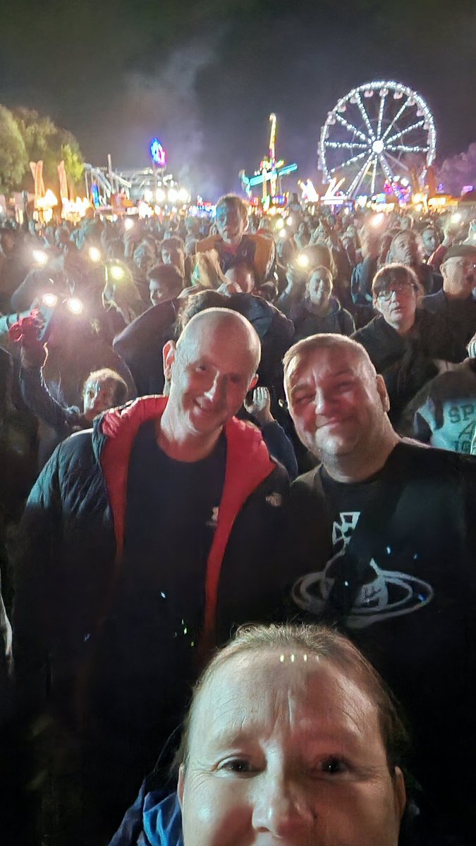 Debra Falkingham (@debfalk9) on Twitter photo #yorkshireballoonfiesta
Scouting for girls you are once again amazing. #yorkshireballoonfiesta
Scouting for girls you are once again amazing.