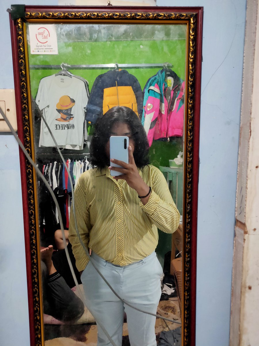 BBluups's tweet image. banyak yang warna warni tetep aja keluar pake yang item terus