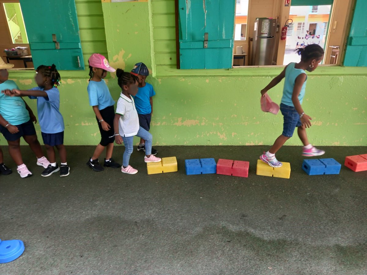 De la section des petits jusqu'au CM2, les élèves de l'école Georges Steph de #Renéville du #REP+ #Dillon 2 se mobilisent lors de cette semaine des #sports: lancers courses basket escalade ... <a href="/acmartinique/">Académie de Martinique</a> <a href="/CircoFdF1/">Circo FORTdeFRANCE 1</a> <a href="/EPrioritaire972/">Edu_Prioritaire972</a> <a href="/fdfville/">Fort-de-France Ville</a>