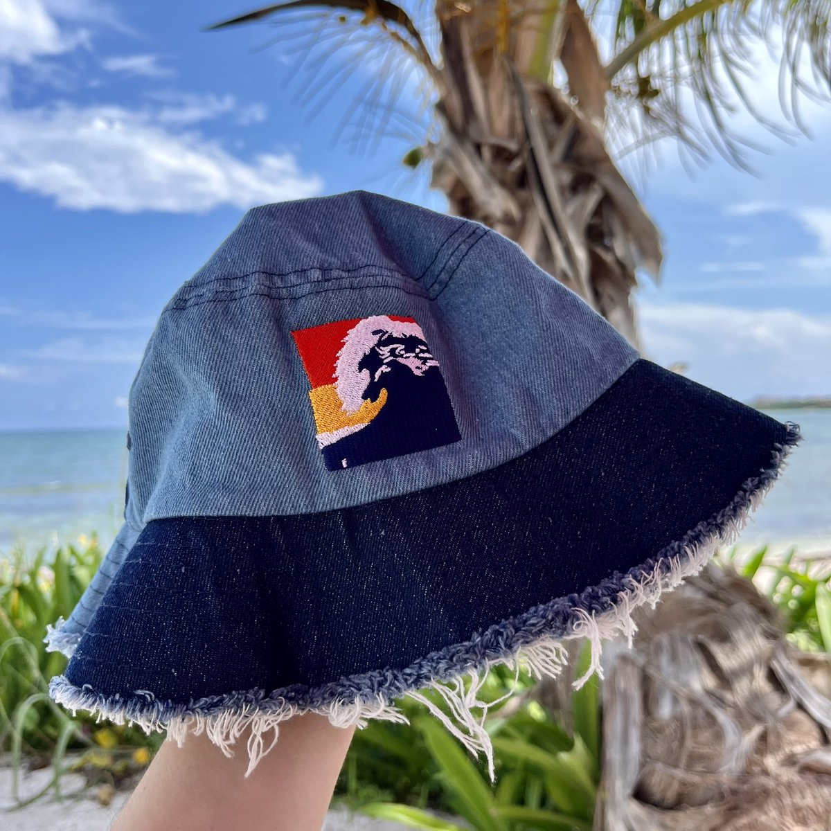 ZulaicaZ's tweet photo. new bucket hat with my ocean painting up on my Etsy shop!🎨🤩 link in bio🌊 https://t.co/INdeVyse9e