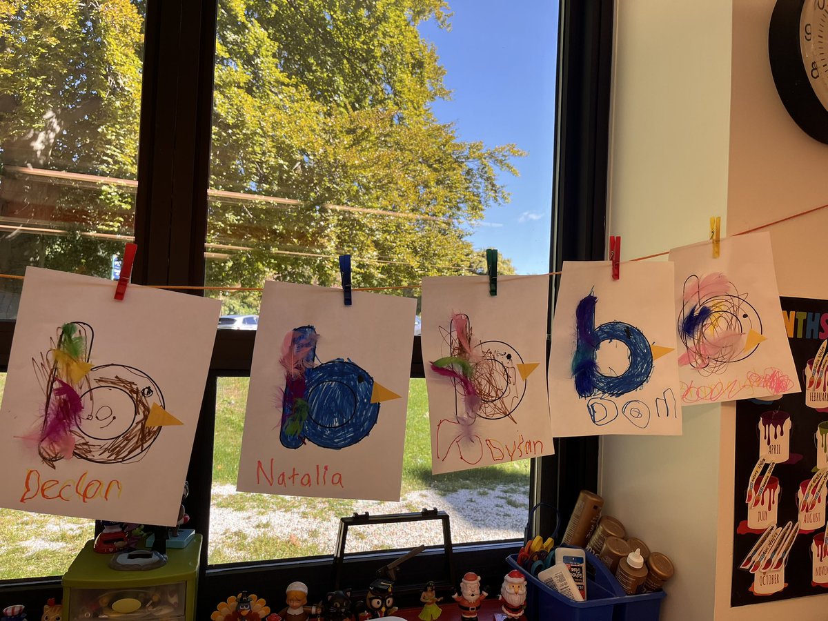 MVSpreschool's tweet photo. This week in preschool was a busy week! We made birds, bats, and bears to go with letter b week! Have a beautiful weekend! @atsdschools 🦜🦇🐻 https://t.co/z8esIsME2p