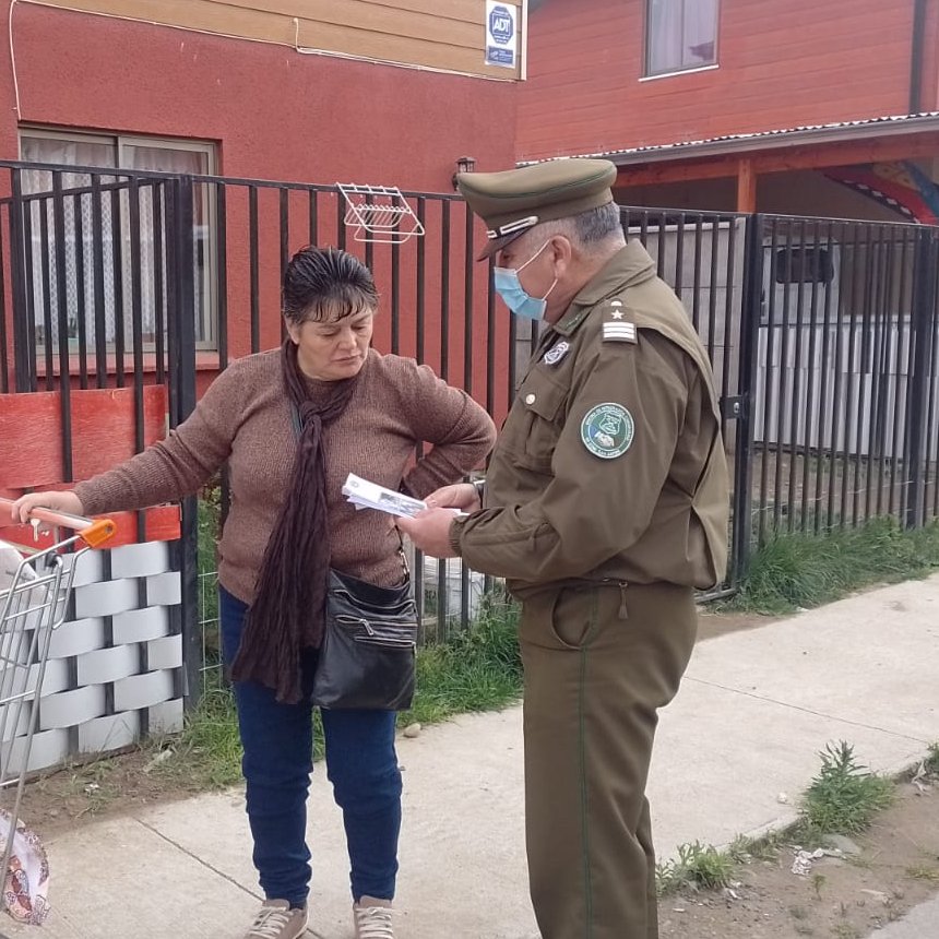 Carab_Maule's tweet photo. En la Villa #ParquesDelSol, Carabineros #SanJavier efectuó una acción preventiva para evitar robos desde domicilios; sobre todo en este sector que es nuevo y, aún no están organizados como agrupación vecinal y, han ocurrido algunos ilícitos 👮🏻🏡👪.
#LaPrevenciónEsNuestraEsencia https://t.co/IYsnbhrkYv