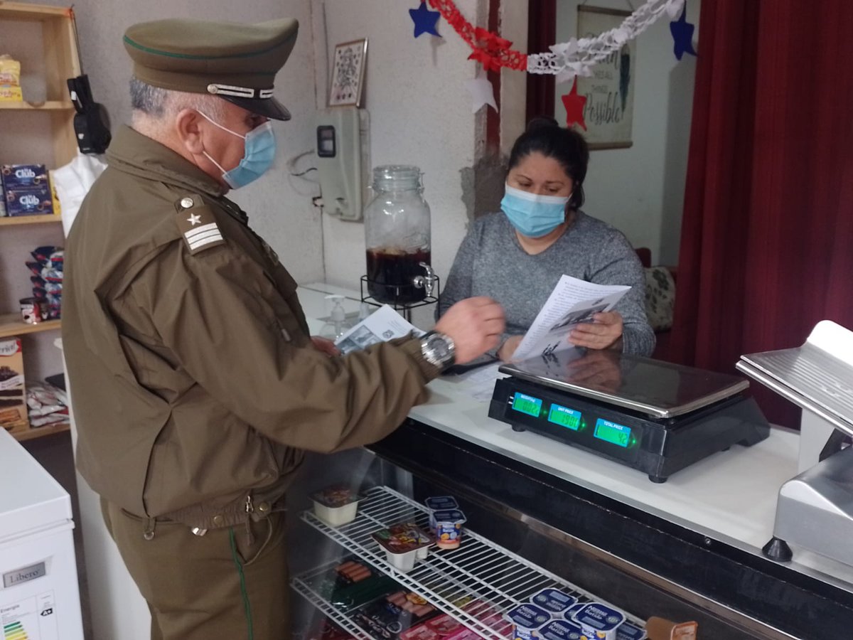 Carab_Maule's tweet photo. En la Villa #ParquesDelSol, Carabineros #SanJavier efectuó una acción preventiva para evitar robos desde domicilios; sobre todo en este sector que es nuevo y, aún no están organizados como agrupación vecinal y, han ocurrido algunos ilícitos 👮🏻🏡👪.
#LaPrevenciónEsNuestraEsencia https://t.co/IYsnbhrkYv