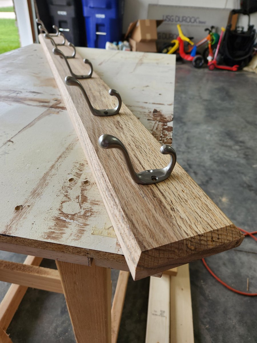 4 foot red oak coat rack hitting the etsy store soon! #redoak #woodworking #coatrack #hatrack #woodworks #handmade #esty #etsyseller #etsystore
#oak