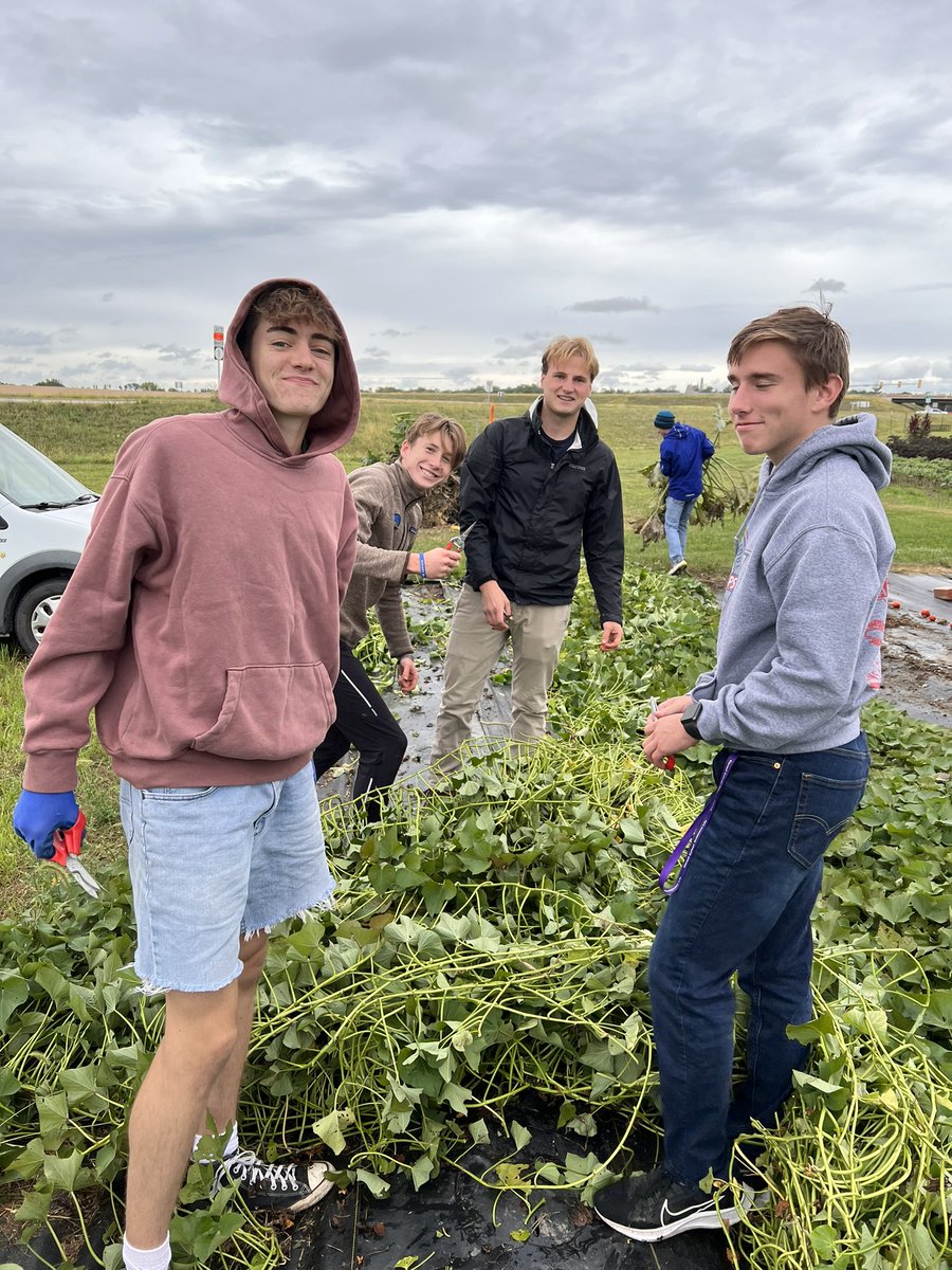 CornellRamsXCTF's tweet image. Work hard in the AM.
Volunteer in the PM.

#BlockBreak