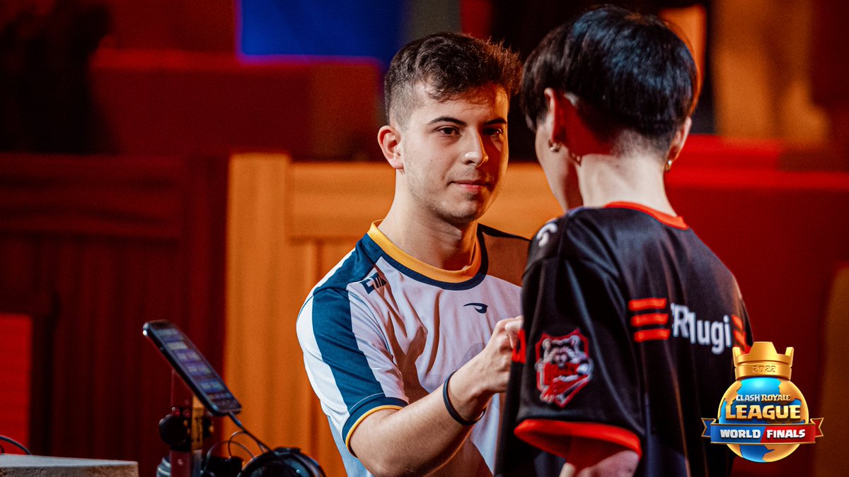 EsportsRoyaleEN's tweet photo. 📸: #CRL22 World Finals Day 1 https://t.co/YKCtRkUtkE