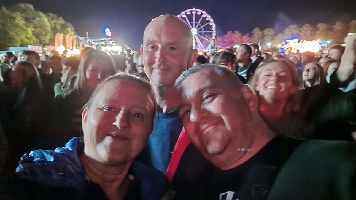 Debra Falkingham (@debfalk9) on Twitter photo #YorkshireBalloonFiesta
For Andrew who hasn't seen Scouting before. #YorkshireBalloonFiesta
For Andrew who hasn't seen Scouting before.