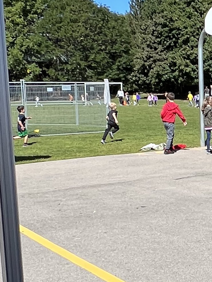GLVPS's tweet photo. Another successful Terry Fox run at @GLVPS the students were amazing runners and full of excitement!! Way to go! @HaltonDSB https://t.co/icdoZhiKwW