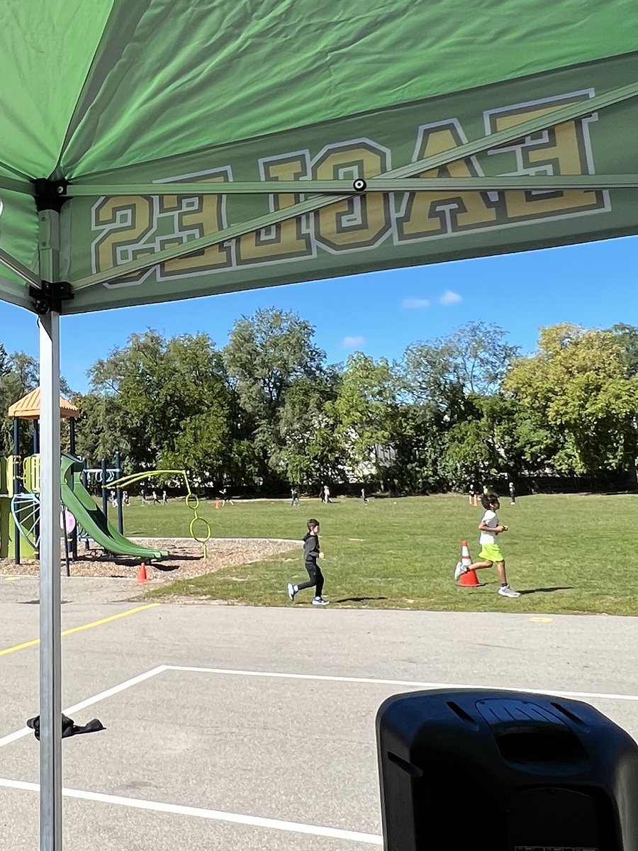GLVPS's tweet photo. Another successful Terry Fox run at @GLVPS the students were amazing runners and full of excitement!! Way to go! @HaltonDSB https://t.co/icdoZhiKwW