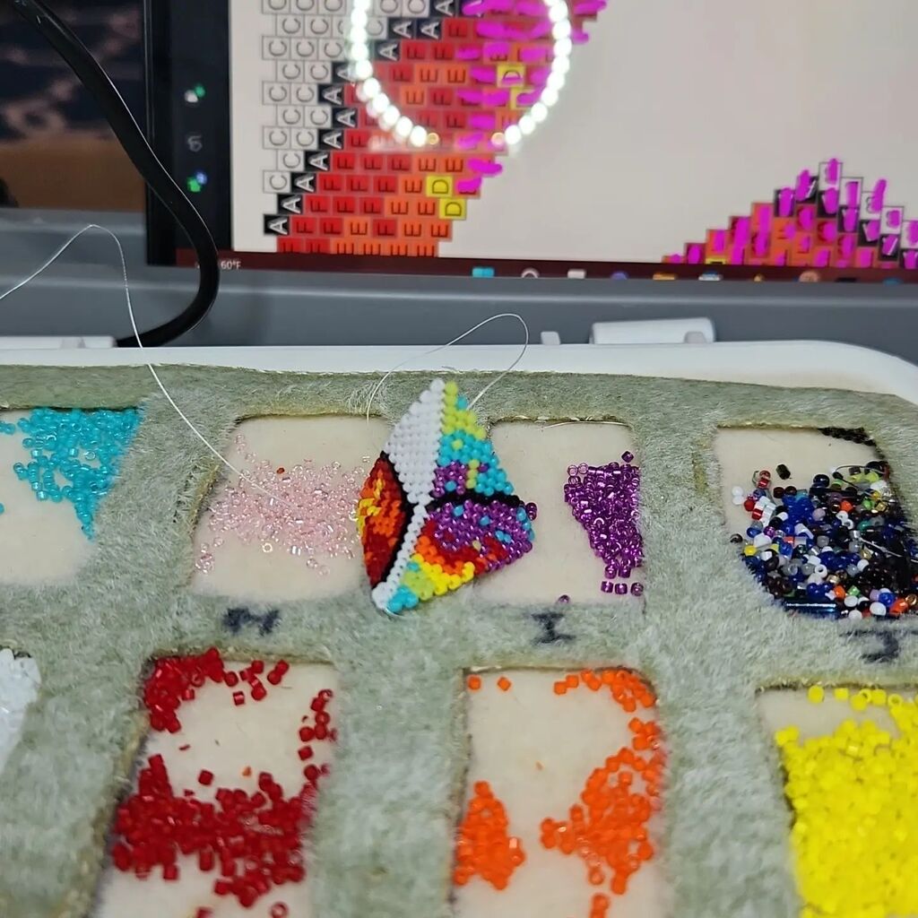 ThreeFates's tweet photo. Getting so close to being done. Can I finish it this weekend?
.
.
.
.
#beading #beadartist #madeinwisconsin #madisonmade #secretproject #beaded #beadwork #ilovebeads #seedbeads #threefatesdesign #beady #handmade #beadedstar https://t.co/mXapDT6dYg https://t.co/AybPklkFaG