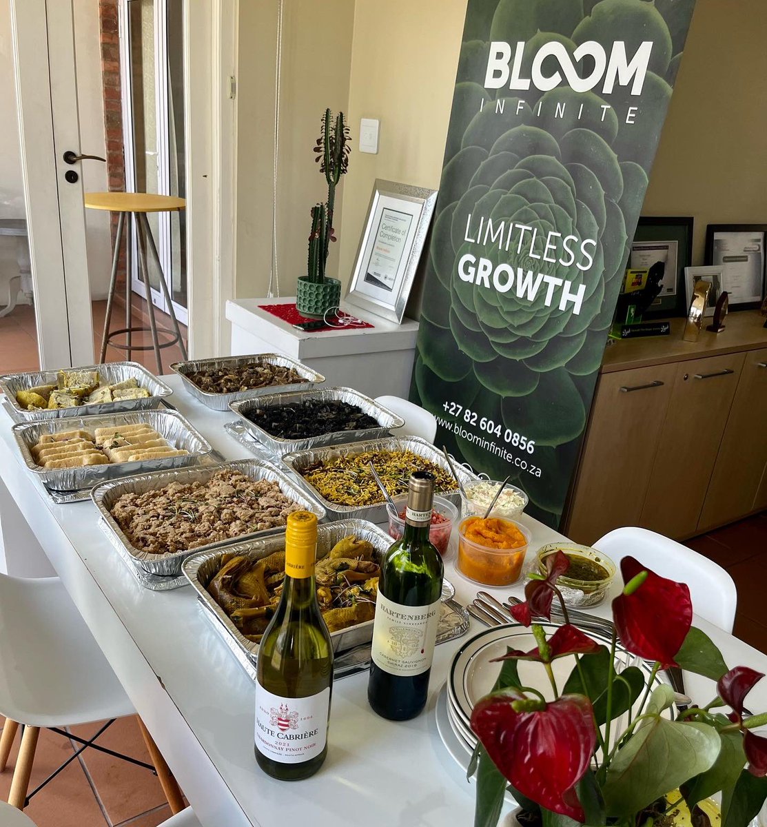 BloomMarketing_'s tweet photo. Proudly South African ๐ฟ๐ฆ & we love celebrating our culture and the diversity of our people.
One common thing about #BloomStars is the love of food๐๐พso we celebrated Heritage day with an amazing Traditional Lunch from @tmngadi
#HeritageDay2022 #BloomFriday #proudlysouthafrican https://t.co/lBz4mcWov7