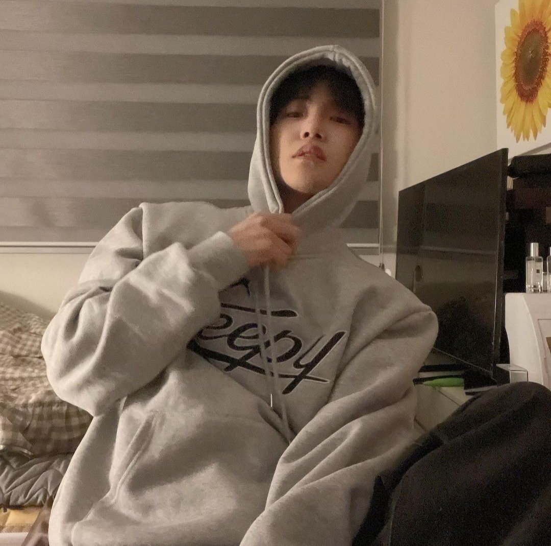 Donghun_France7's tweet photo. 🌟 Choice ! Aujourd'hui cela fait 1 ans que Donghun est parti en service 🌟
#DONGHUN #ACE #KPOP #DonghunACE #servicemilitaire https://t.co/61y25zsggd