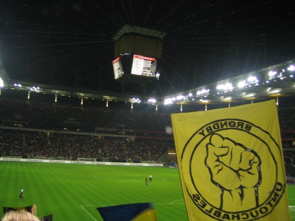troelsyjensen's tweet photo. Måske ikke det dejligste #guleminder, men trods alt fra min første Europa-tur i 2006 mod 
#sge Frankfurt (hvor nedturen startede, ville nogen mene...). 😬 Fed bustur 😅 #sgebif https://t.co/DeF1U4u9BQ