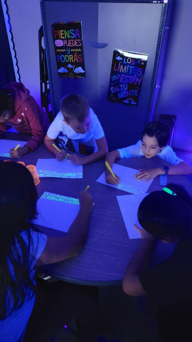 MrsCSalgado's tweet photo. Collaboration, discourse, excitment, laughter and a Minute to Win It game at the end to win it all. Safe to safe our Glow Day Review was a success. #ExperienceSLE https://t.co/KKcI0CUe8H