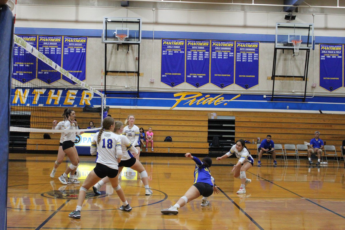 Benicia High’s girls varsity volleyball team took a tough loss last night against Northgate High. Check out more photos of the game at beniciapaw.com!💛💙