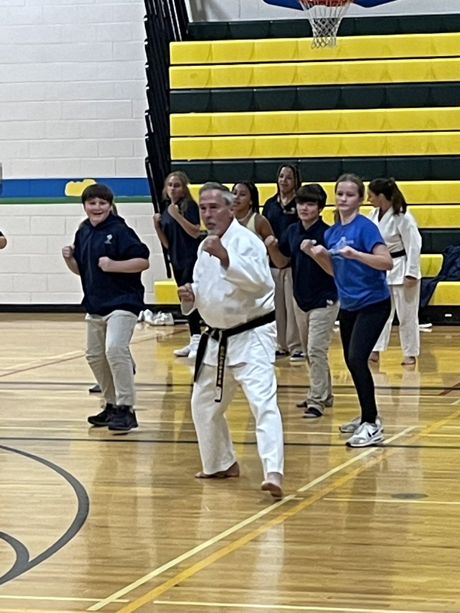DSBNAcademy's tweet image. In our Encore program, students are given opportunities to explore interests, learn new skills and have fun! @dsbn #KeyStrategy #ArgoExcellence