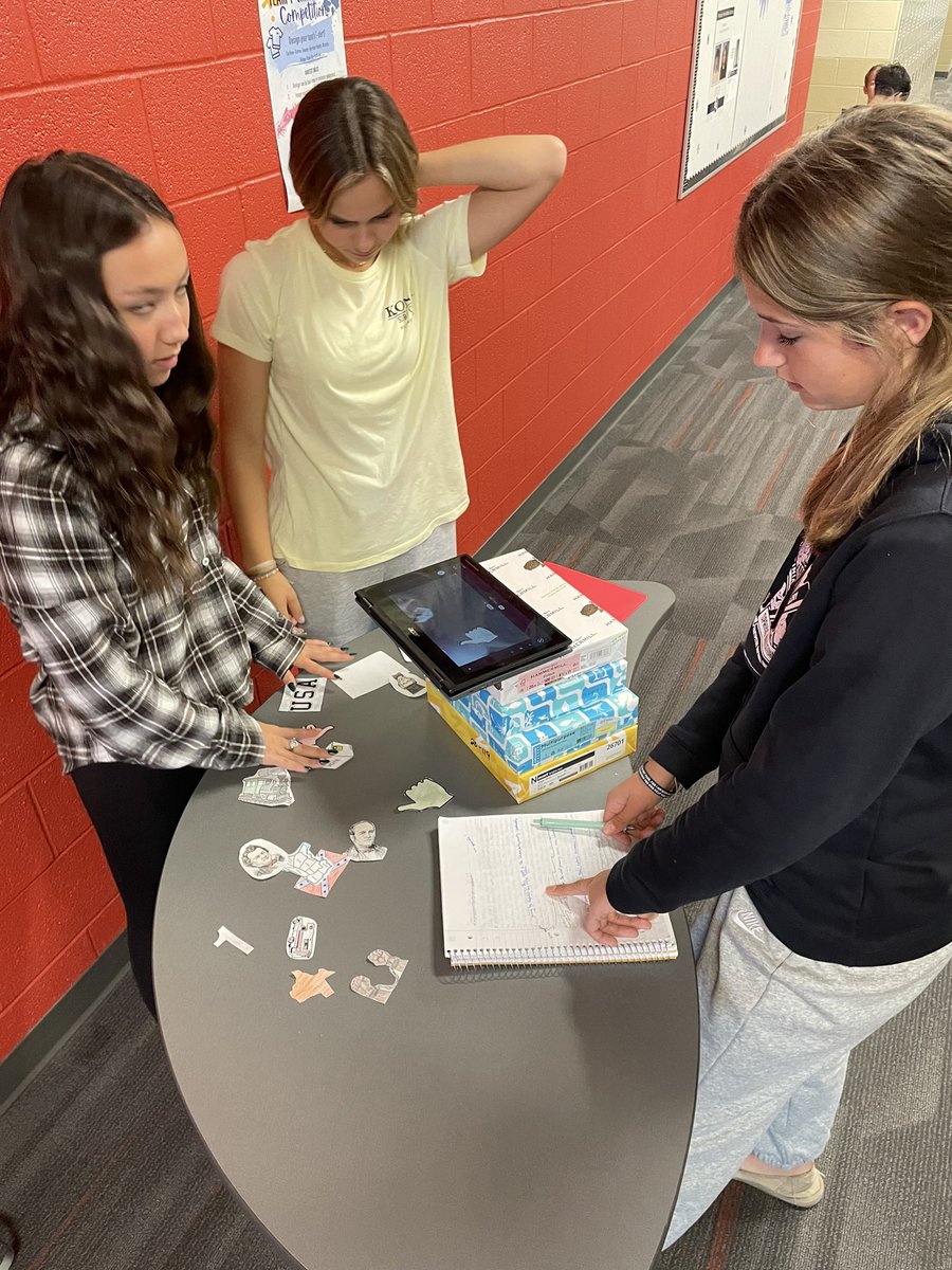 MrBHealey's tweet photo. Students were hard at work this week using @WeVideo to film their #commoncraft projects about events leading up to the Civil War. #socialstudies https://t.co/PmbrTMk96W