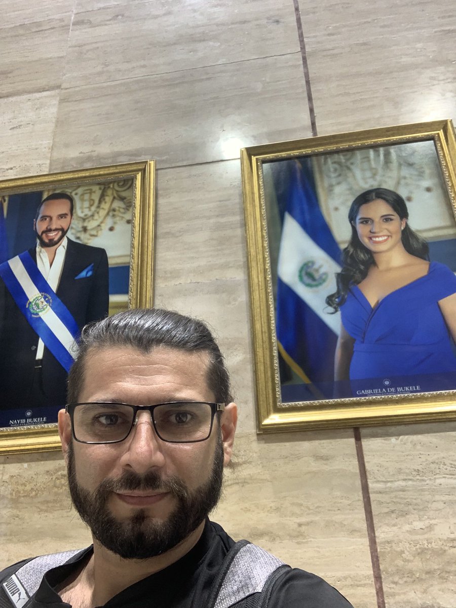 Ya estamos aquí. Y esta fotografía con <a href="/nayibbukele/">Nayib Bukele</a>   No podía faltar. <a href="/BancadaCyan/">Bancada Cyan 🇸🇻</a> <a href="/suecallejas/">Suecy Callejas Estrada</a> <a href="/WilliamSorianoH/">William Soriano 🇸🇻</a> @