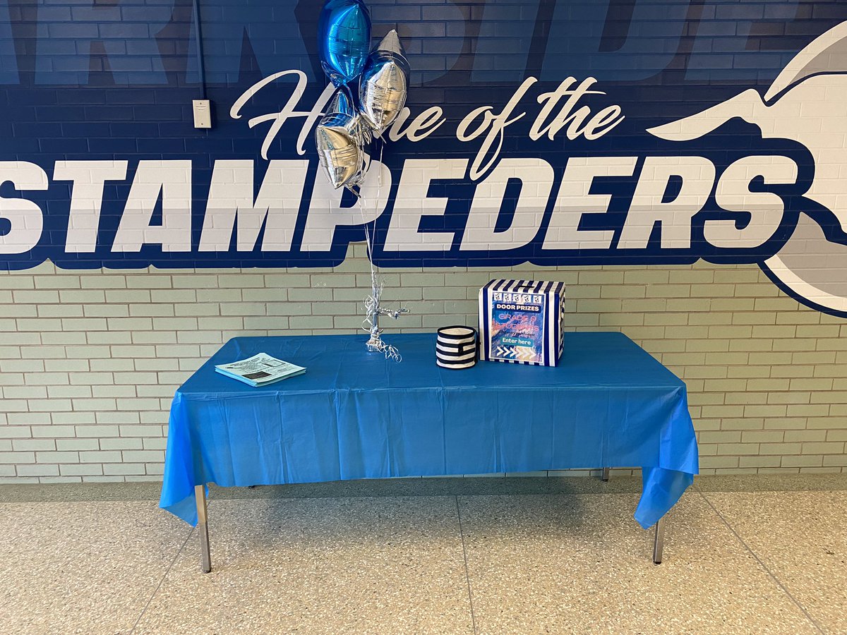 ParksideCI's tweet photo. More of the fun awaiting Gr 9 families this afternoon at the House of Blue 4:00-5:30 - come for a tour with your student and then stay to watch football! Jr @ 6 pm, Sr @ 8 pm. @TVDSB #welcome #families #EssentialConditionsforLearning @TVDSBSafeSchool https://t.co/YYENLi7pl8