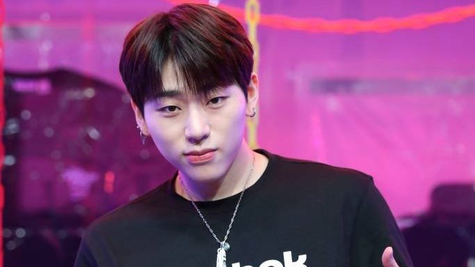 UpdateKBoys's tweet photo. É o maior mesmo! Em uma ilha só de mulheres, Zico decolou para o 1° lugar no MelOn Charts com a música ‘New Thing (feat. HOMIES)’.

É a primeira vez em 5 meses que um artista masculino chega ao topo do chart. A música atualmente está no 2° lugar, brigando com ‘After Like’ do IVE. https://t.co/xG91bXkzGq