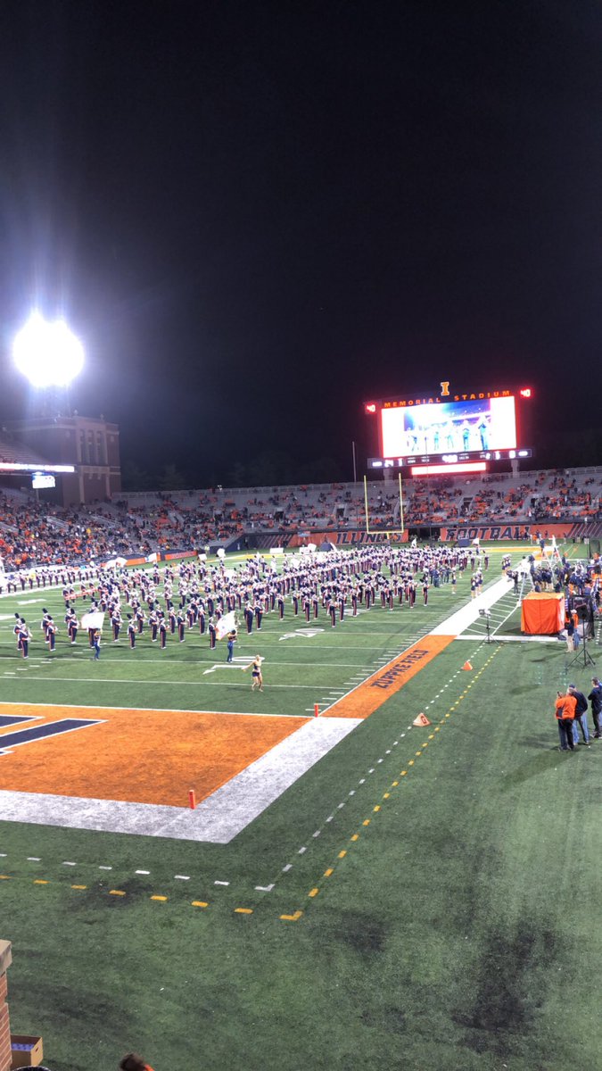 Matt13Brown's tweet photo. Thank you @IlliniFootball for having me last night! I had a great time and experience! @Dupage_Football https://t.co/QPo9oNzwNC