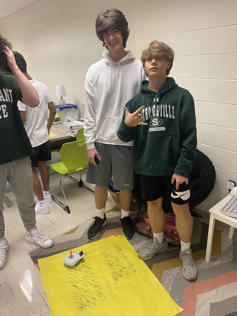 MsChoe27's tweet photo. AP CS Principles used @birdbraintech Finch robots to draw a path through a grid just like AP test questions! https://t.co/wOSDDQmmrP