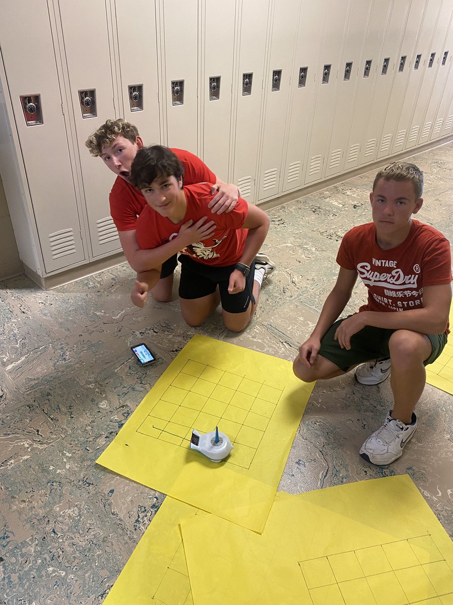 MsChoe27's tweet photo. AP CS Principles used @birdbraintech Finch robots to draw a path through a grid just like AP test questions! https://t.co/wOSDDQmmrP