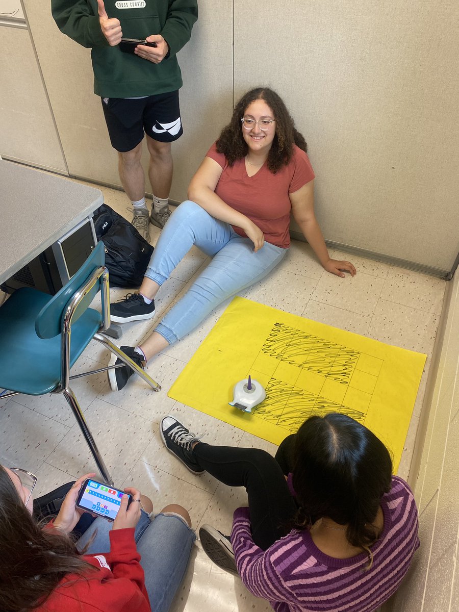 MsChoe27's tweet photo. AP CS Principles used @birdbraintech Finch robots to draw a path through a grid just like AP test questions! https://t.co/wOSDDQmmrP