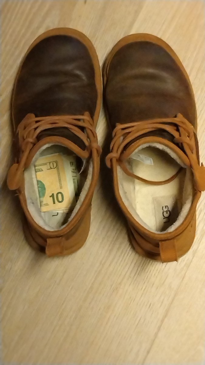 woky0's tweet photo. I thought today was gonna be ass because I missed my lab but then I found money in my shoe!! https://t.co/P7cv9FhleZ