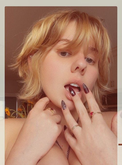 Spider nails 🥹🕷💕🕸 https://t.co/kazagXqnCK