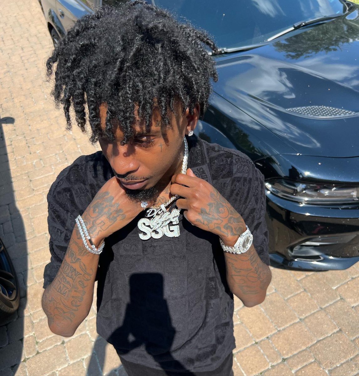 DCHerbo4's tweet photo. Dey sed no turnin bacc &amp; I understood🖤, under the moon bih we turn into 🐺 wolves🚦 #SSGLOB4L https://t.co/ciJ4gJ3DF1