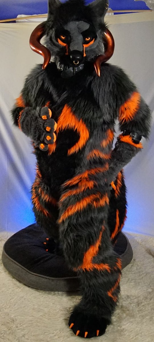 hydravelsen's tweet photo. #FursuitFriday because why knot https://t.co/vJ6VISRnmN
